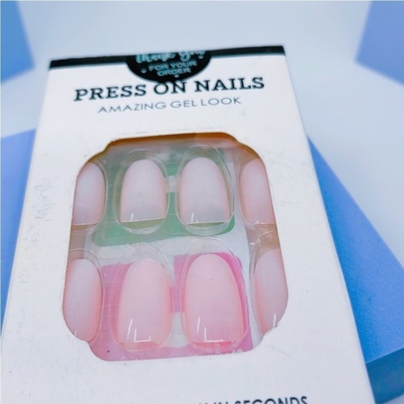 Other - Pink Perfection: 24-Piece Ombré Almond Gel Nails for a Flawless Look‎